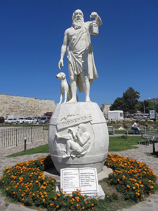 Sinop, Türkiye'deki Diyojen heykeli.