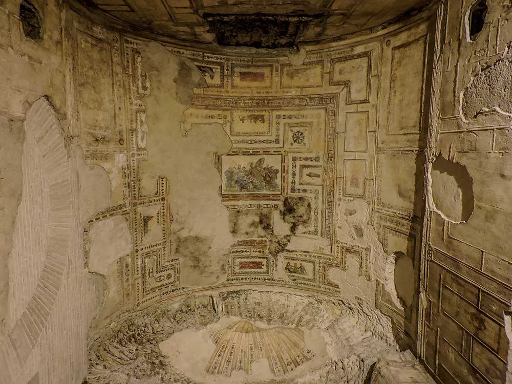 Syrus'ta Akhilleus'un salonundaki Domus Aurea tavan freskleri