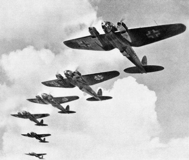 Britanya Muharebesi sırasında Heinkel He 111 bombardıman uçakları.
