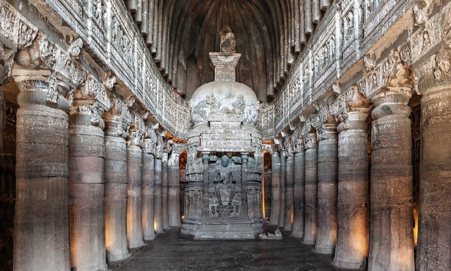 Ajanta chaitya salonunun içi