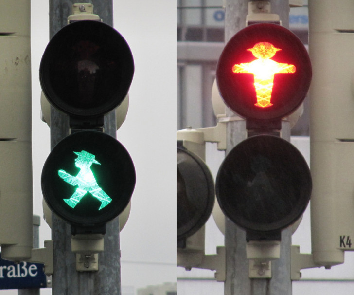 Berlin'in ünlü Ampelmann (Ampelmännchen)'ı, eski Doğu Almanya'da kullanılan ve Berlin için bir alamet-i farika haline gelen trafik ışığı sembolü.