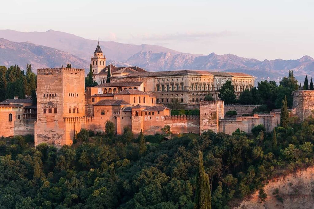 Elhamra, Granada, İspanya'daki V. Charles sarayında şafak vakti.
