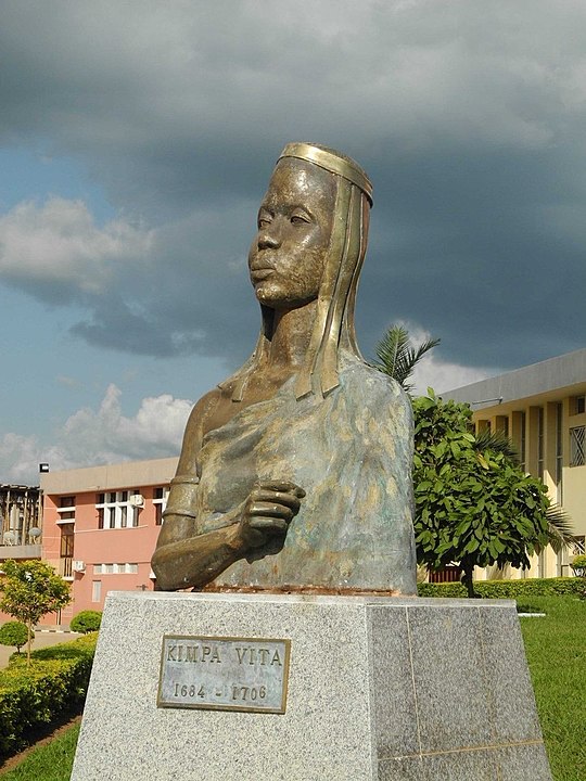 Uíge, Angola'daki Dona Beatriz Kimpa Vita heykeli