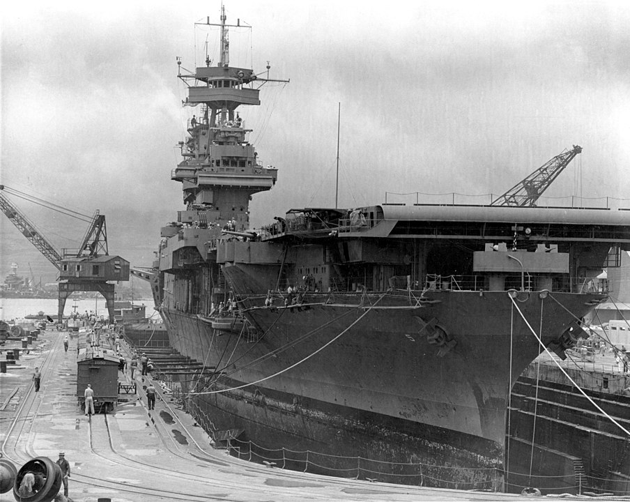 USS Yorktown savaştan günler önce Pearl Harbor'da