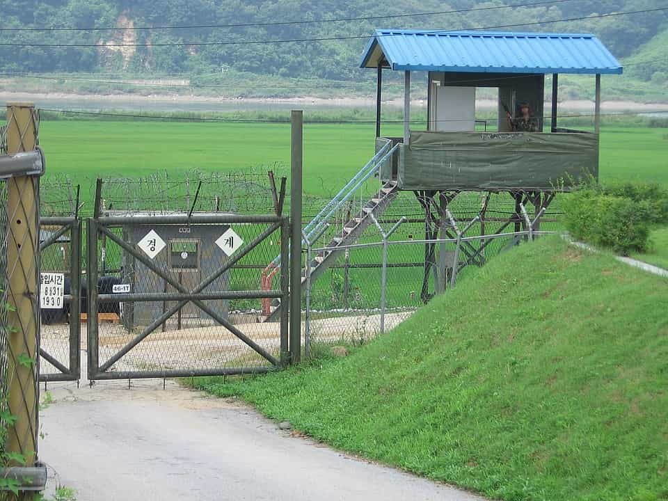 DMZ'nin dışında yer alan Sivil Kontrol Hattı'ndaki bir Güney Kore kontrol noktası
