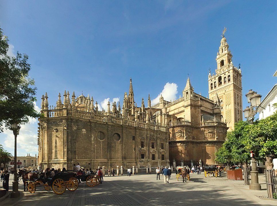 Sevilla Katedrali veya Azize Meryem Katedrali.