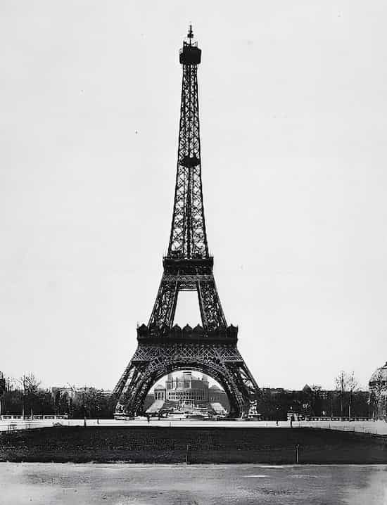 Eyfel Kulesi'nin Mart 1889 tarihindeki görüntüsü.