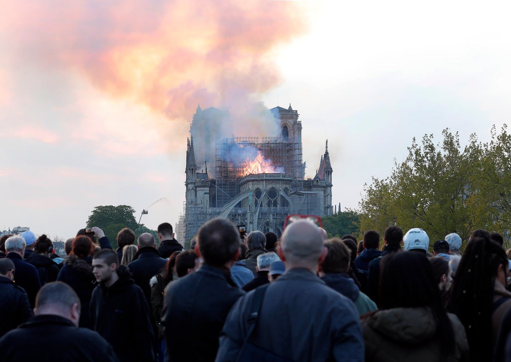 Notre Dame Katedrali yangını Pazartesi, akşam 18:30'da başladı