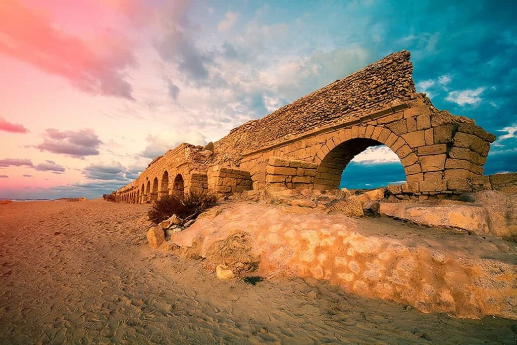 Kayserya (Caesarea)'daki Roma su kemeri.