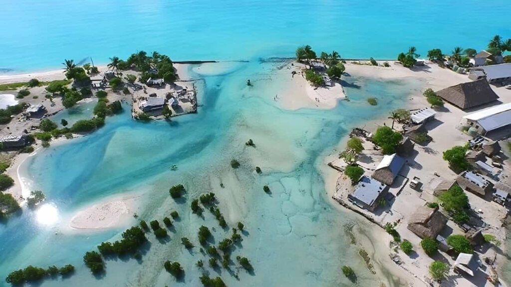 Kiribati iklim değişikliğinden büyük ölçüde etkilenmiştir.