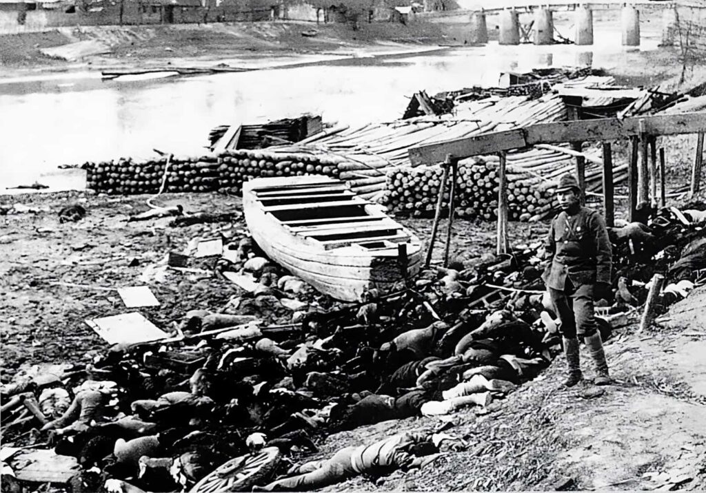 Nanjing Katliamı cesetler nehirden
