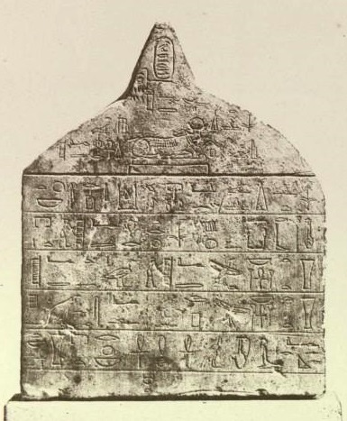 Bakenranef'in hükümdarlığının 6. yılına tarihlenen ve Sakkara'da bulunan Apis steli.
