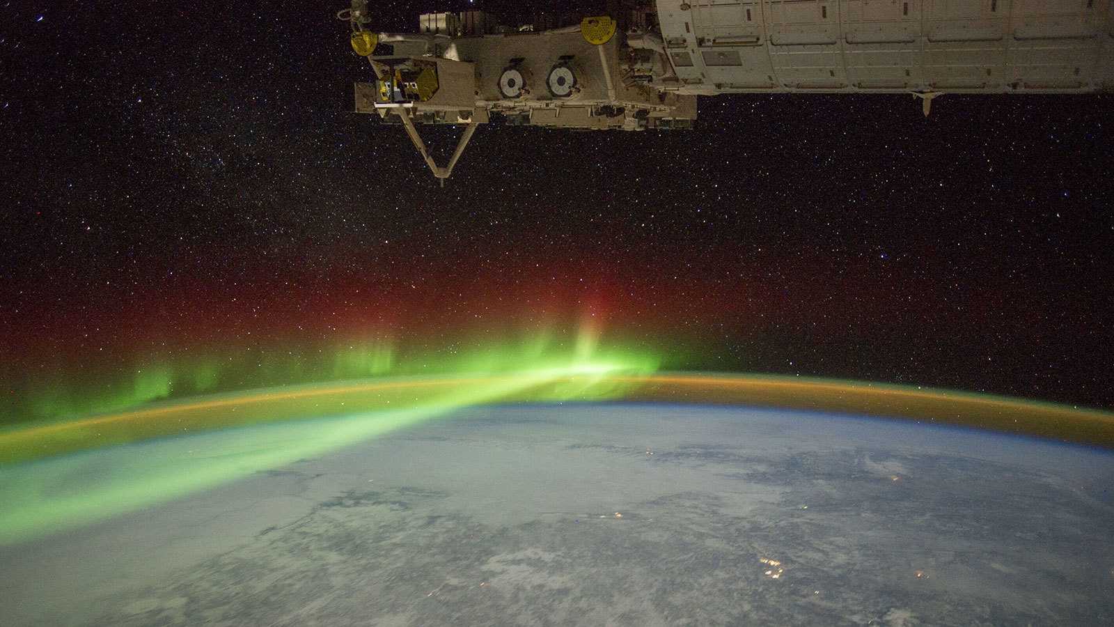 Auroralar atmosferin iyonosfer