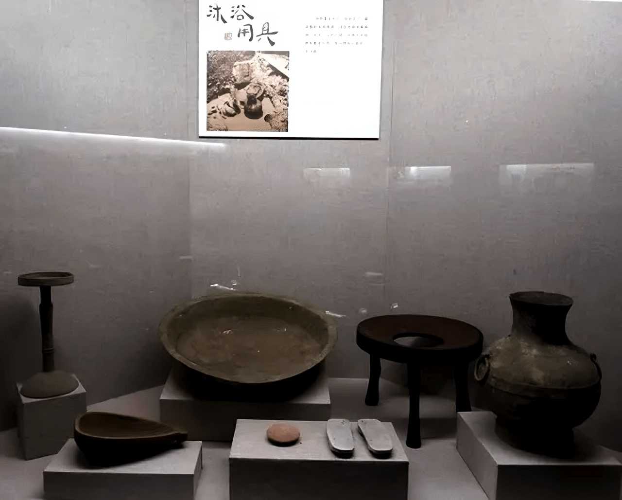 Han Hanedanı Çinlileri tarafından 2.000 yıl önce kullanılan banyo aletleri ve aksesuarları.