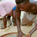 afrika'da elmas arayan işçiler