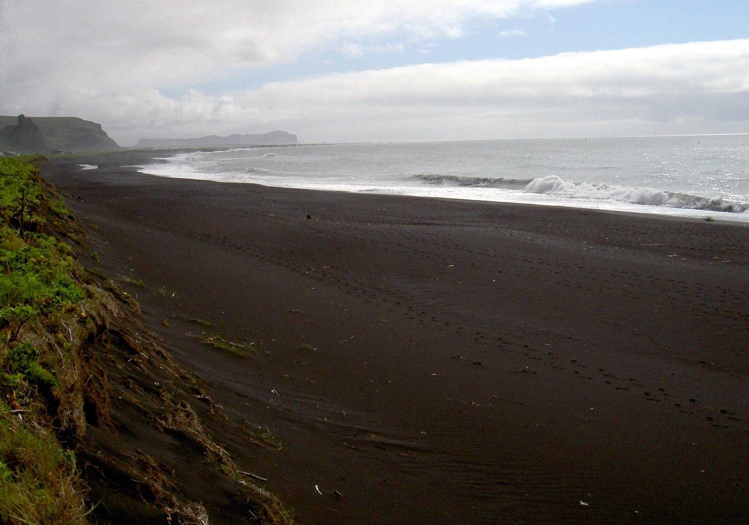 Vik Plajı, İzlanda siyah kumlu plaj sahil kumsal