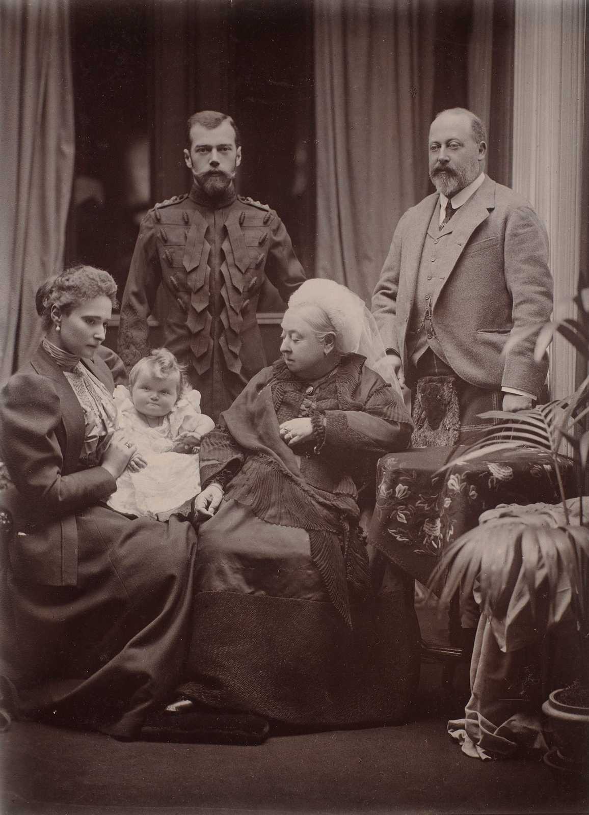Kraliçe Victoria, Galler Prensi Albert Edward ve Çar II. Nikolay ve ailesi ile birlikte, Balmoral, 1896