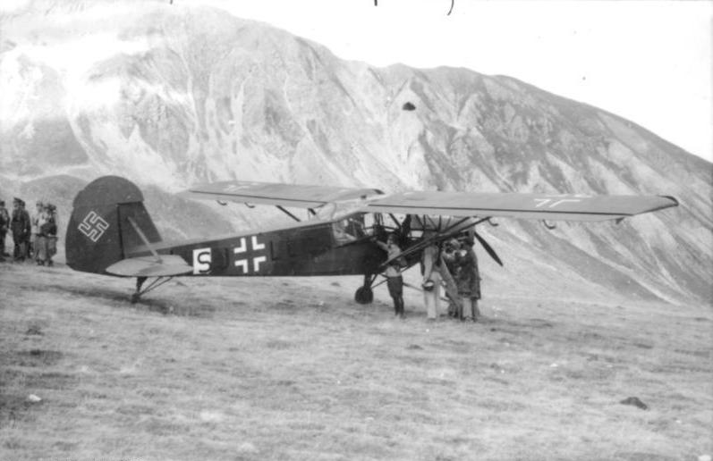 Mussolini'yi kurtarmak için kullanılan Fieseler Fi 156 Storch