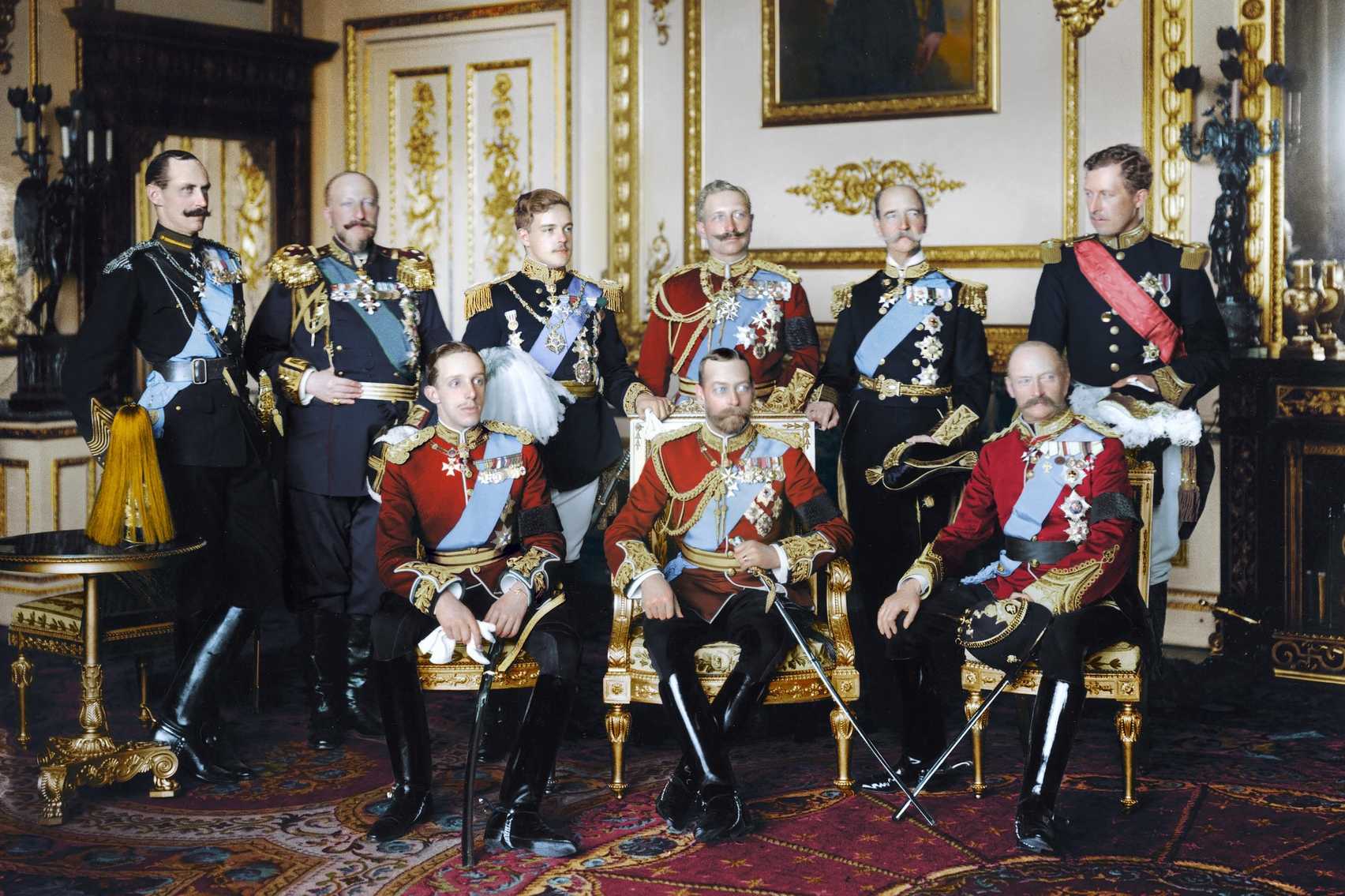 Kral VII. Edward'ın cenaze töreni için Windsor'da bulunan Dokuz Hükümdar. 