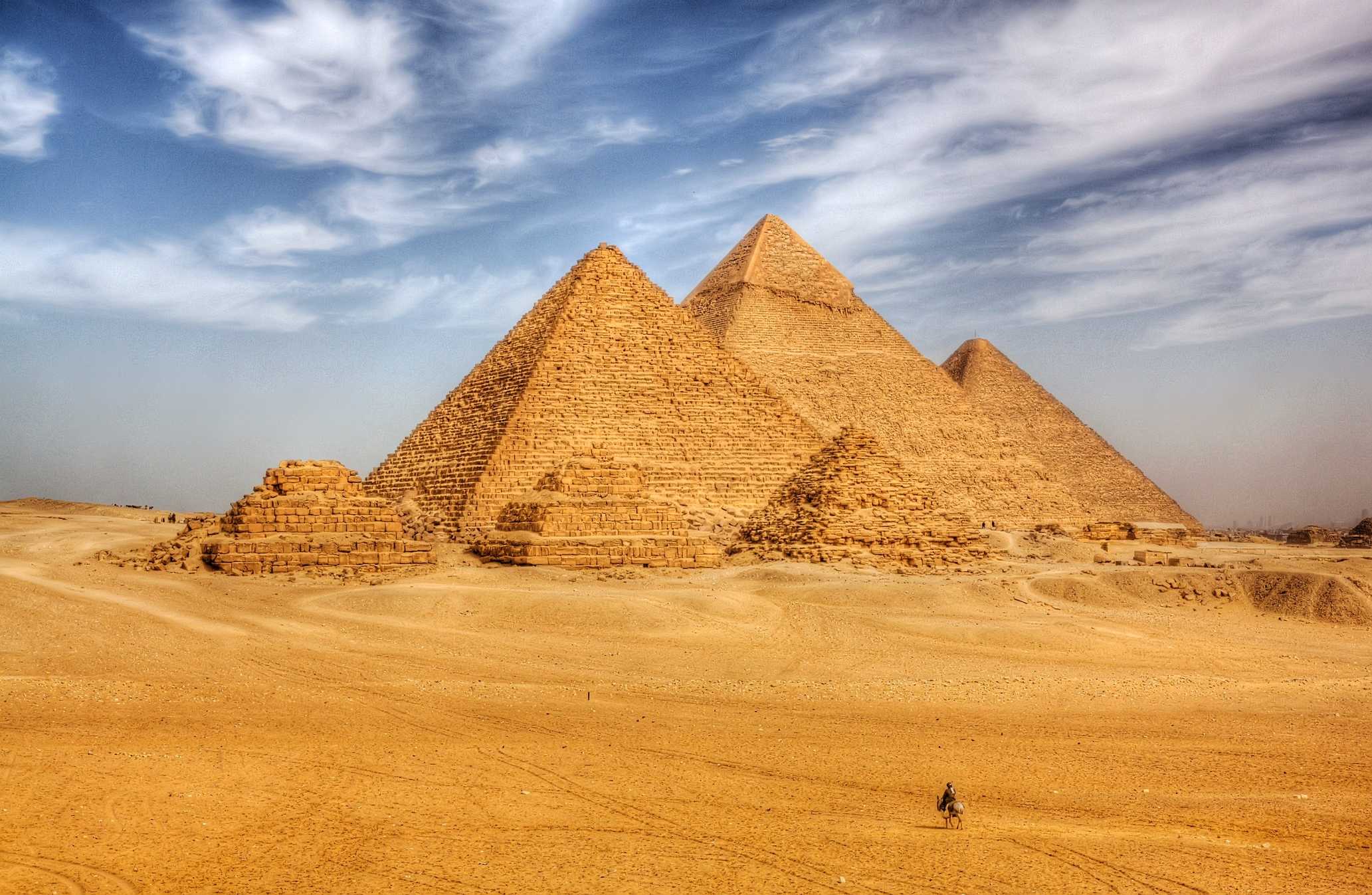 Üç Gize Piramidi