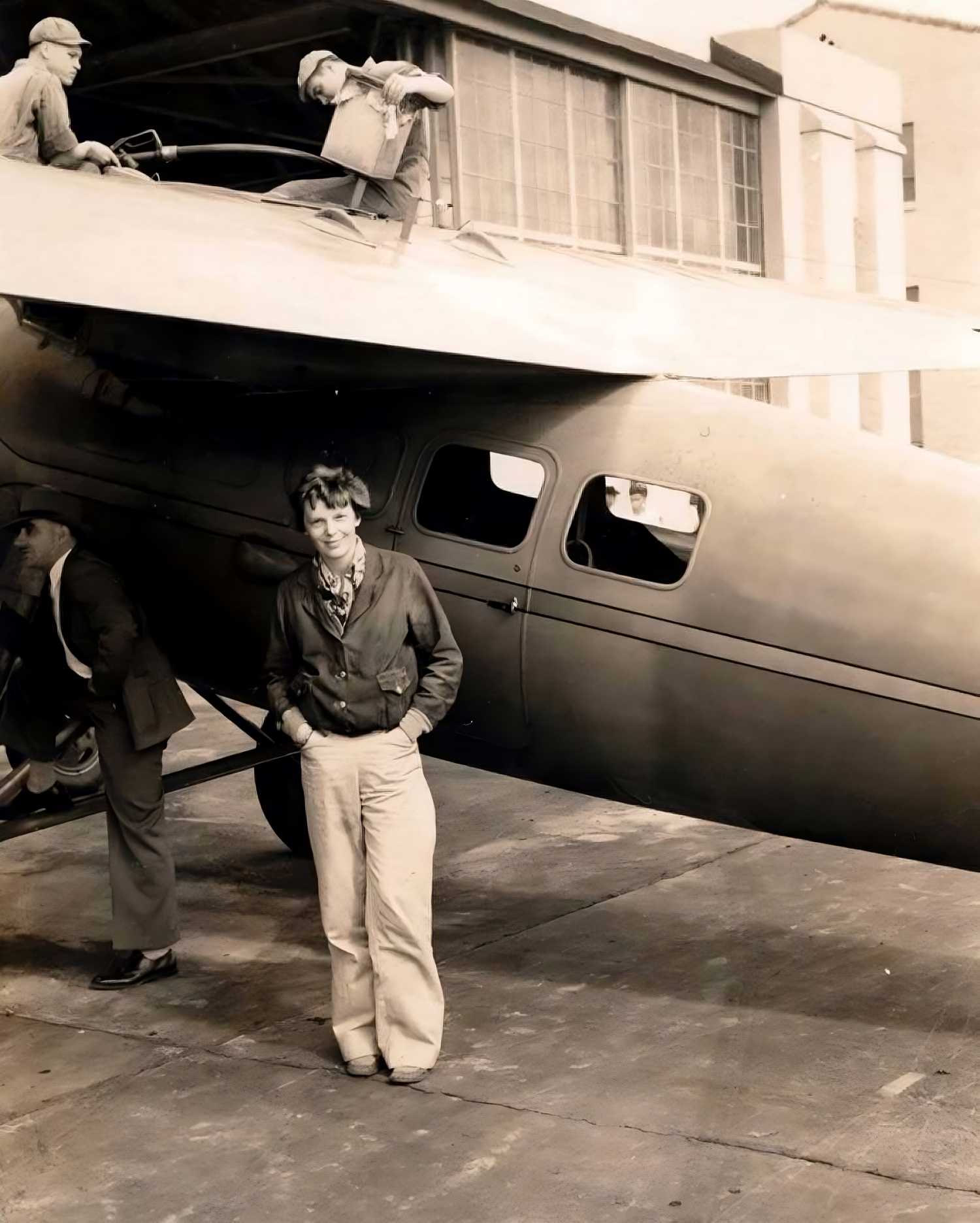 Amelia Earhart, Lockheed 5C Vega 