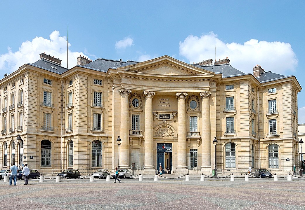 Panthéon-Sorbonne ve Panthéon-Assas üniversitelerinin ana binası, Paris Üniversitesi'nin eski Hukuk ve Ekonomi Fakültesi.