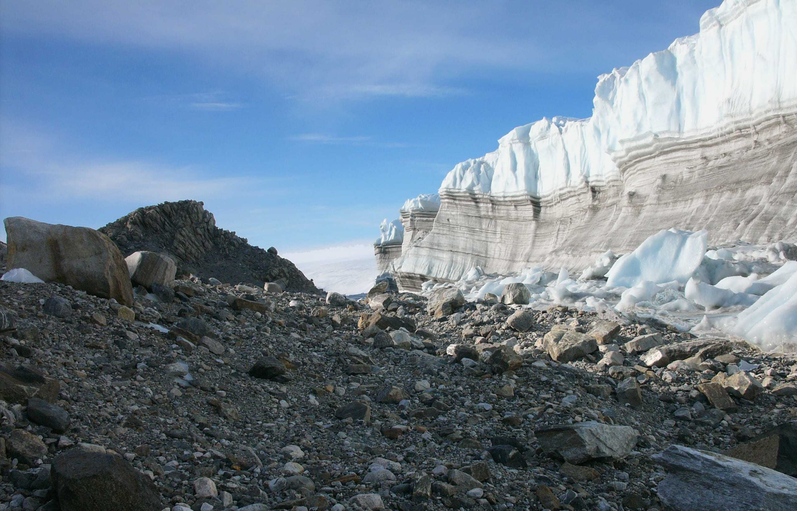Mather Adası, Prydz Körfezi, Antarktika'daki Antarktika buz tabakasının kenarı.