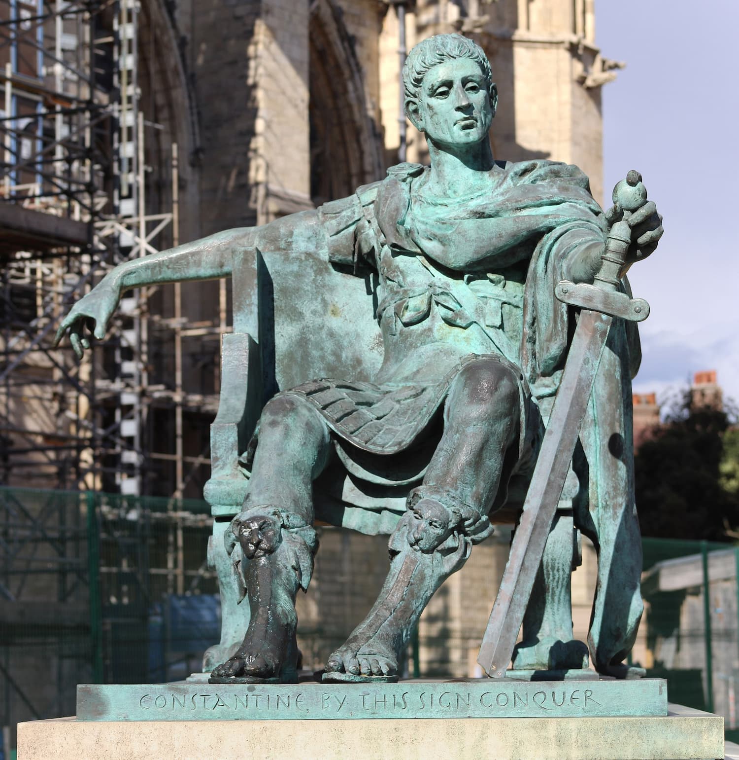 I. Konstantin'in İngiltere'nin York kentinde, 306 yılında Augustus ilan edildiği yerin yakınında bulunan modern bronz heykeli