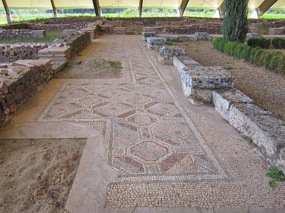I. Konstantin tarafından doğduğu kasaba Naissus yakınında inşa edilen lüks Mediana sarayının kalıntıları