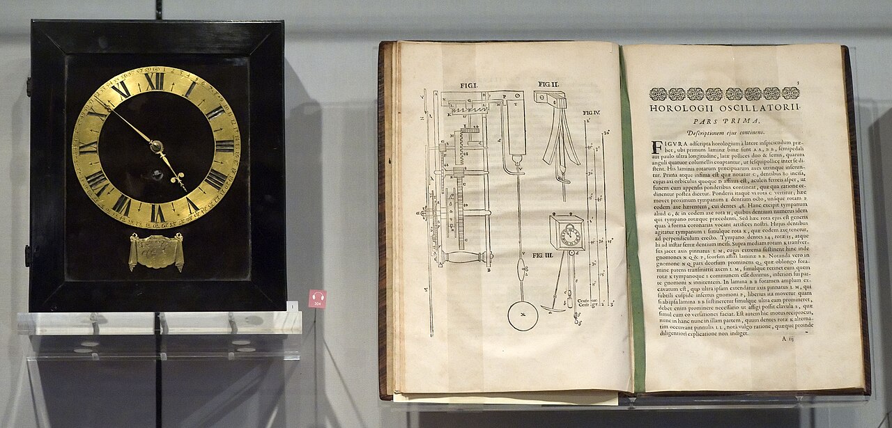 Huygens tarafından tasarlanan ve Salomon Coster (1657) tarafından inşa edilen yaylı sarkaçlı saat, Horologium Oscillatorium'un (1673) bir kopyasıyla birlikte, Boerhaave Müzesi, Leiden.