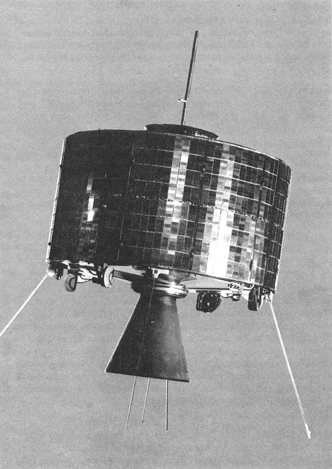 Syncom 2, ilk jeosenkron uydu.
