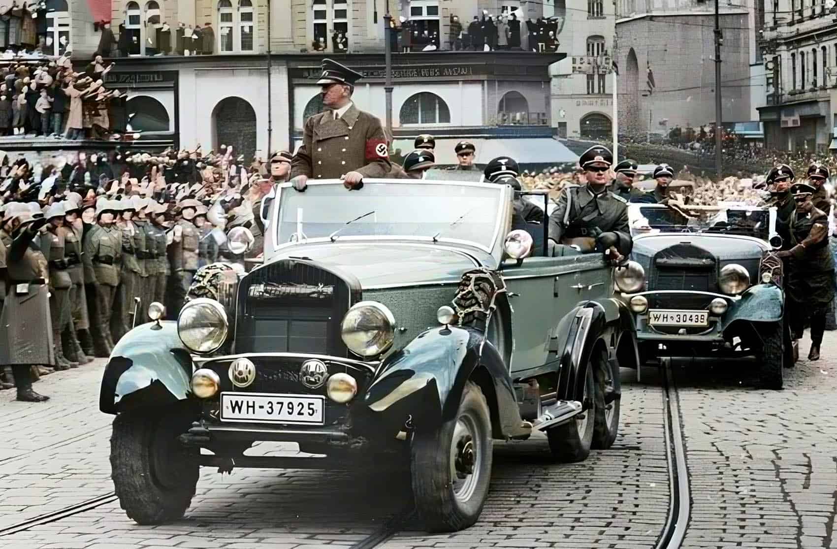 Hitler ve arabası Mercedes-Benz W31 Type G4.