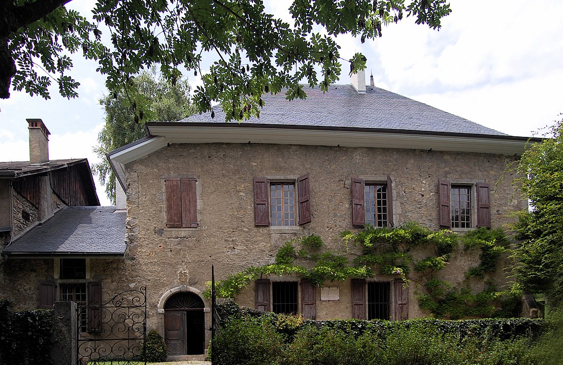 Les Charmettes, Rousseau'nun 1735-1736 yılları arasında Françoise-Louise de Warens ile birlikte yaşadığı yer, şimdi Rousseau'ya adanmış bir müze