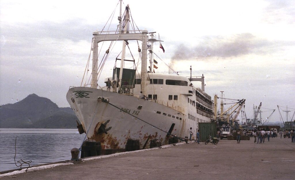 1963 yılında inşa edilen MV Dona Paz yolcu feribotu 20 Aralık 1987 tarihinde MT Vector ile çarpışarak batmış ve 4000'den fazla kişinin hayatını kaybettiği Filipinler'in en kötü ada içi deniz kazası olarak kabul edilmiştir.