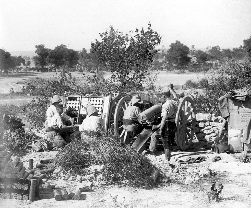 Seddülbahir yakınlarında 75 mm'lik top taşıyan Fransız topçuları, 1915