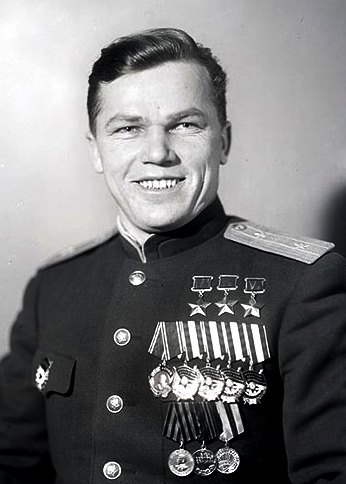 Ivan Nikitovich Kozhedub (1920 - 1991) Sovyet askeri komutanı, başarılı bir pilottu.