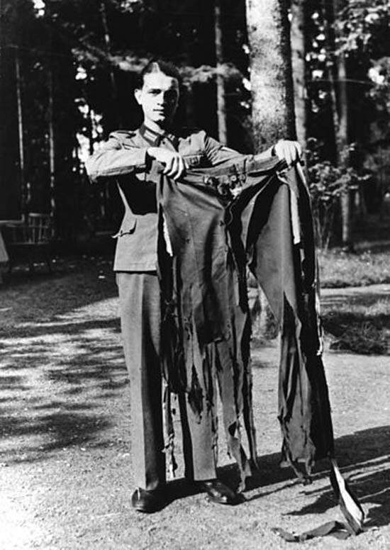 Adolf Hitler'in suikast girişiminden sonraki pantolonu.