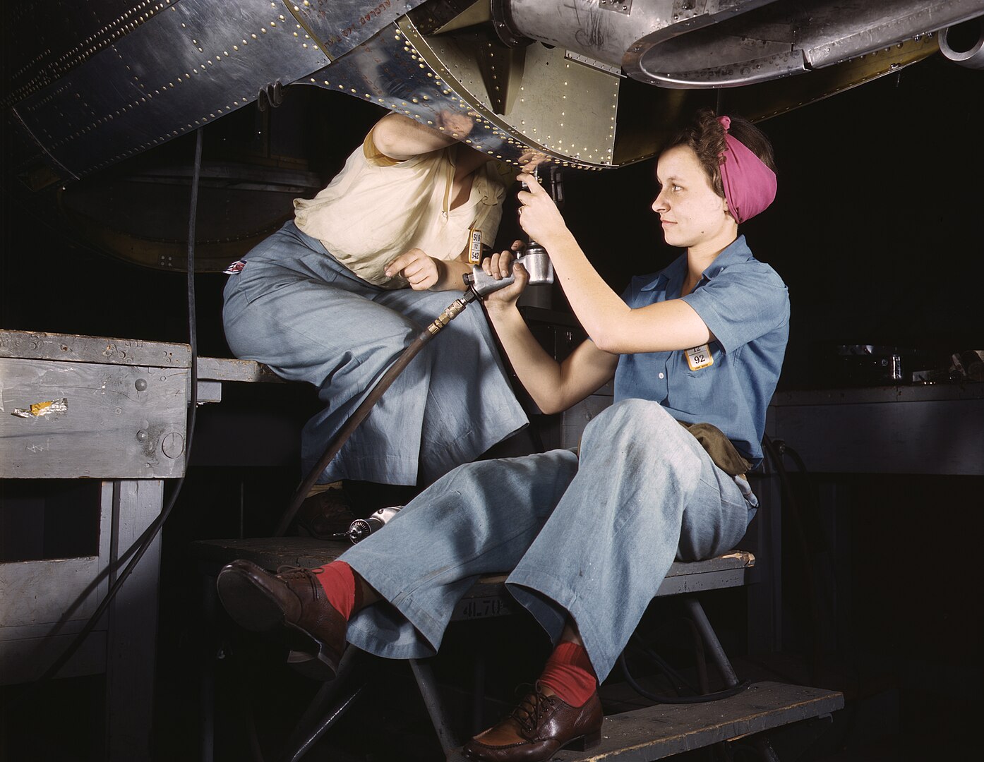 Bombardıman uçağı üzerinde çalışan kadınlar, Douglas Aircraft Company, Long Beach, Kaliforniya.