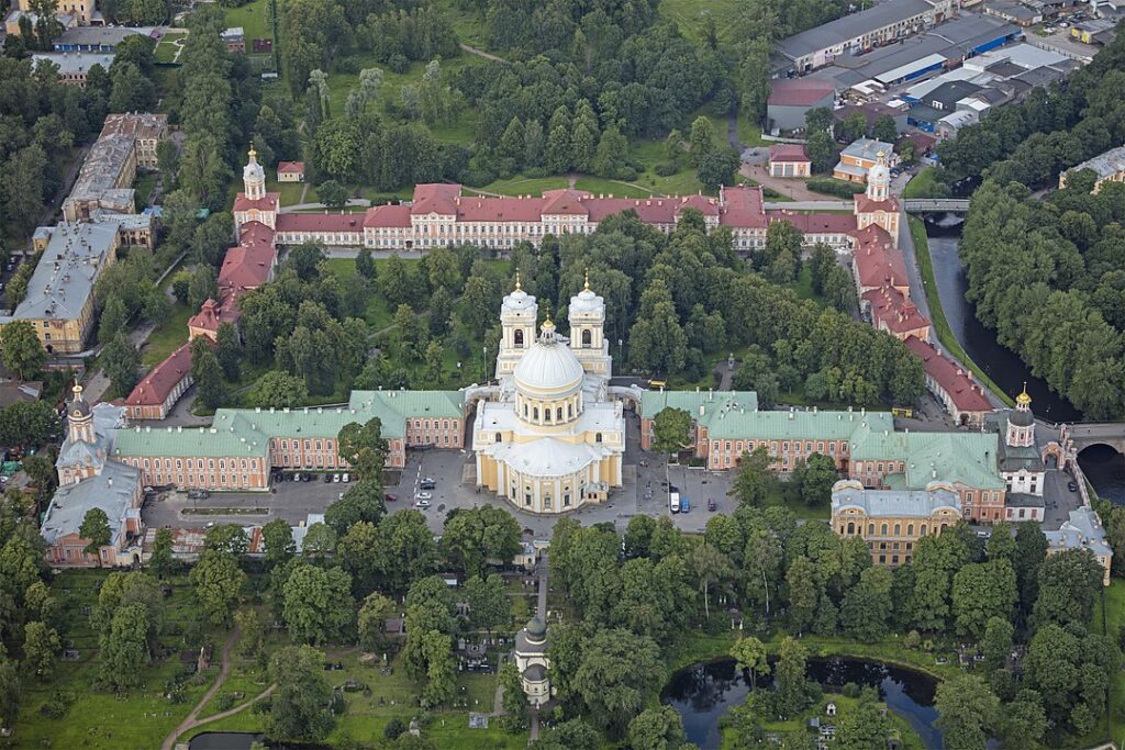 Alexander Nevsky Manastırı'nın havadan görünümü (2016).