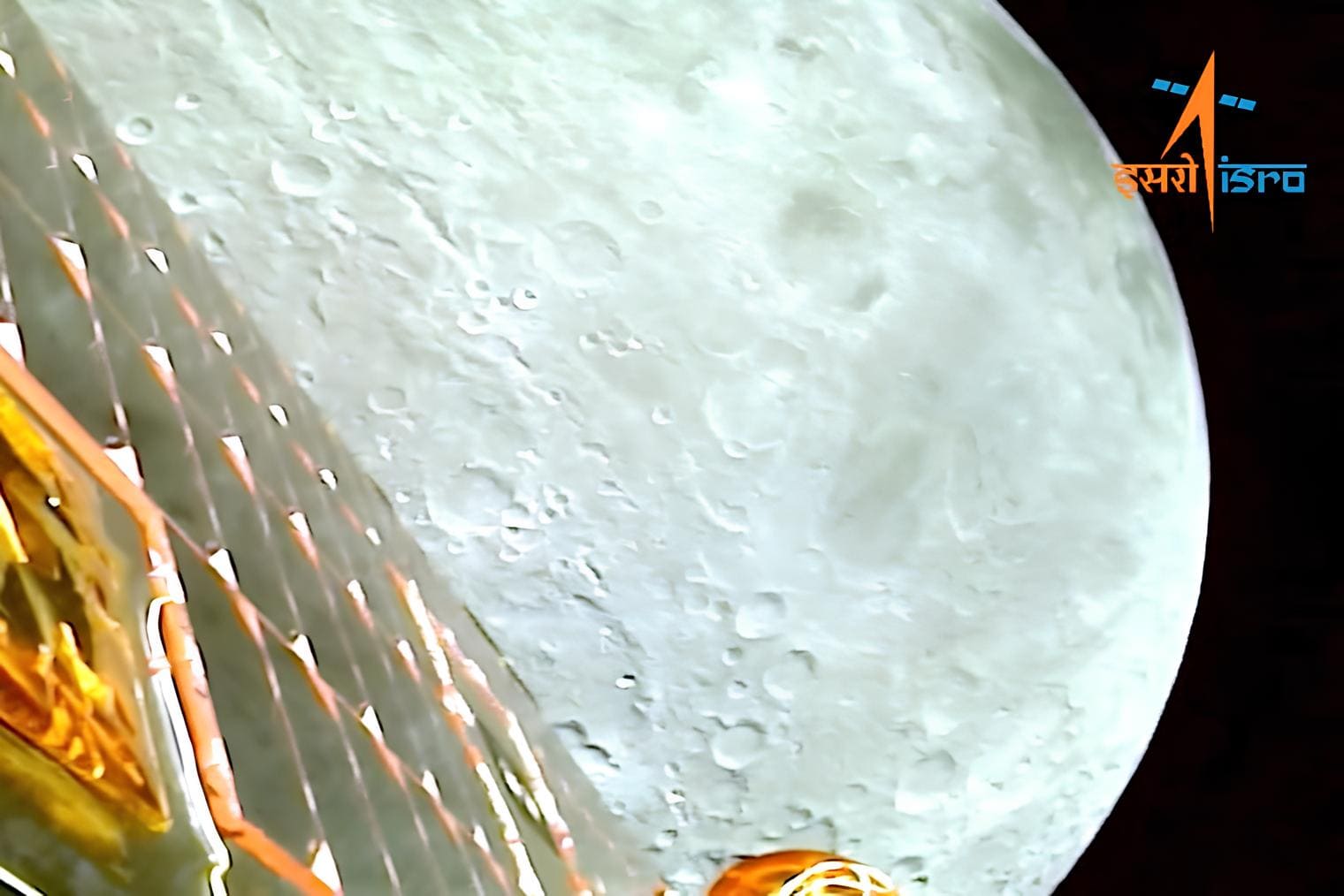 5 Ağustos'ta Ay yörüngesine yerleştirme sırasında Chandrayaan-3 iniş aracı tarafından görüntülenen ayın görüntüsü.