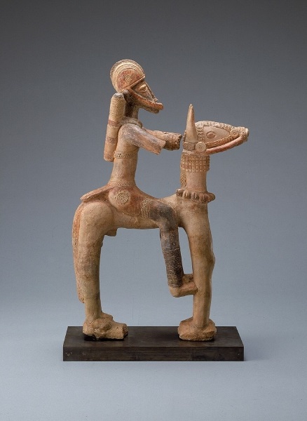 13-15. yüzyıllara ait Mali toprak atlı figürü