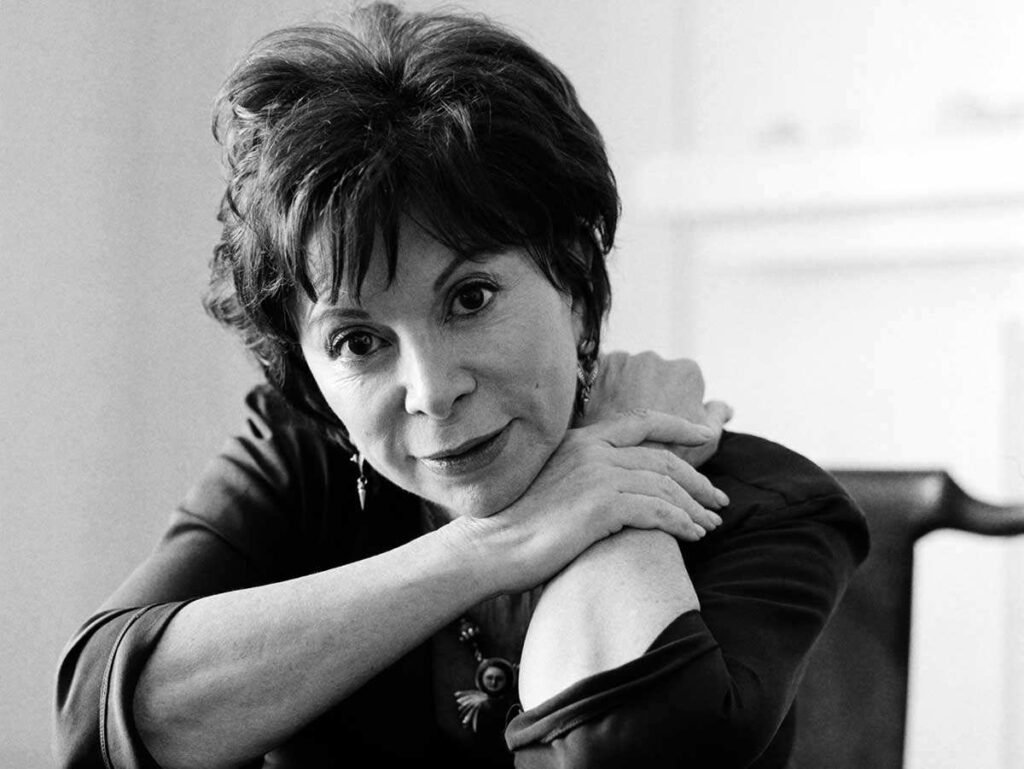 Şilili-Amerikalı büyülü gerçekçi yazar Isabel Allende'nin fotoğrafı