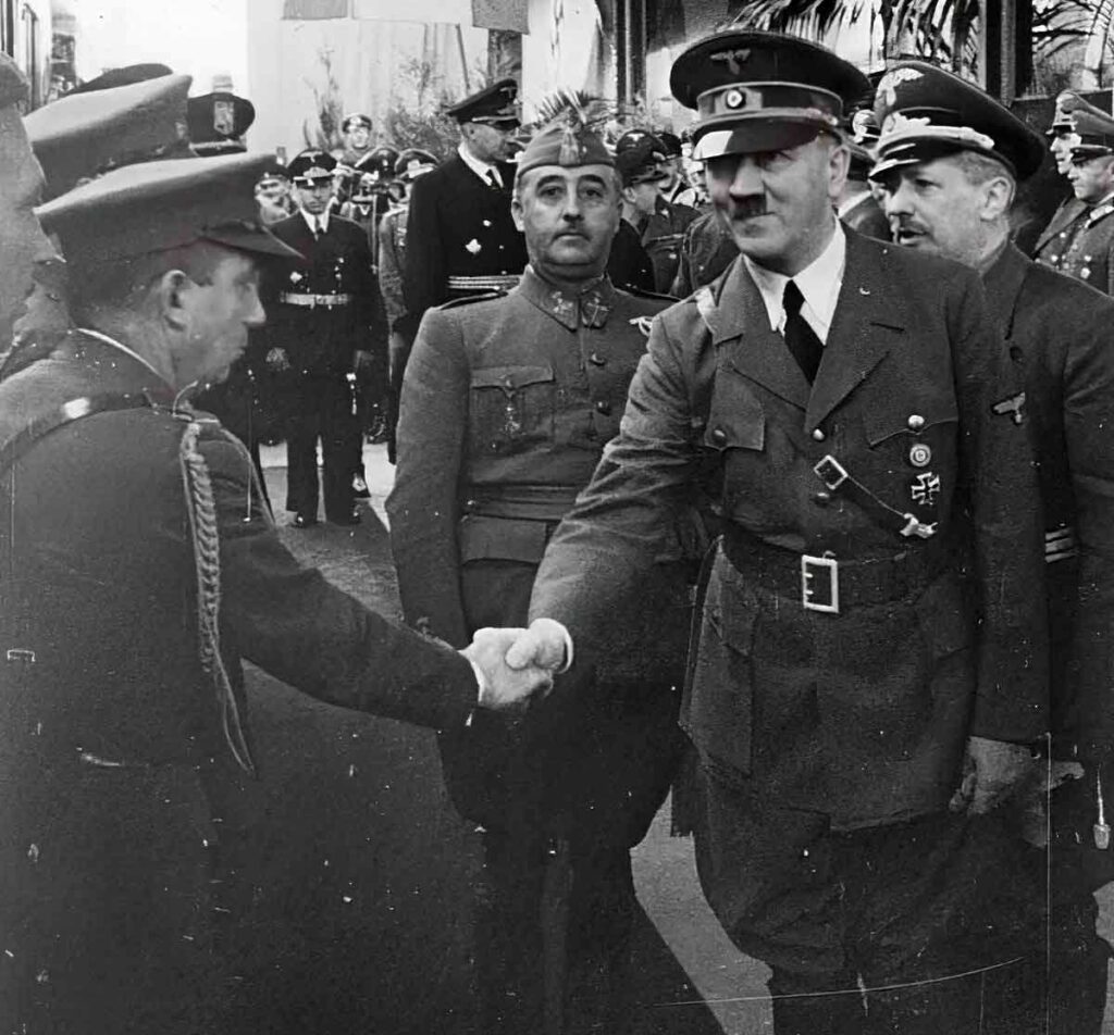 Franco'nun Vichy Fransası'nda Adolf Hitler'in arkasında dururken çekilmiş fotoğrafı, 