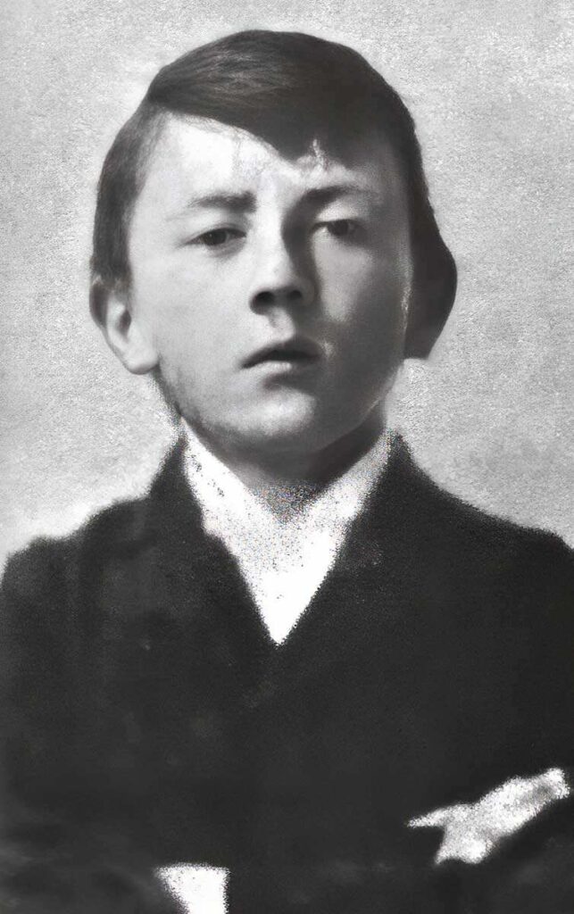 Hitler'in çocukluğuna ait fotoğraf, c. 1900