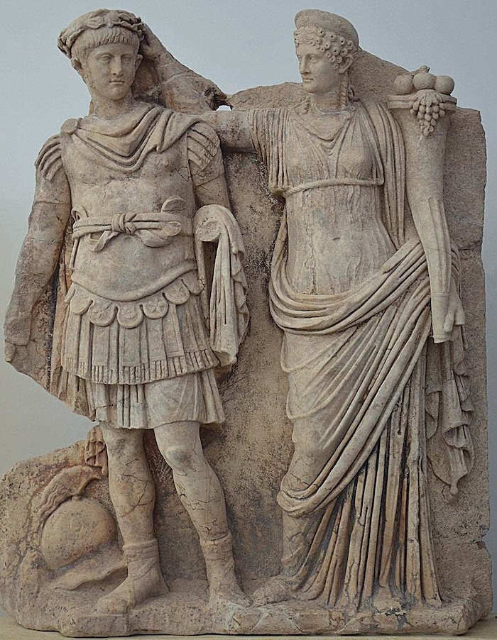 Genç Agrippina oğlu Nero'ya imparatorlu