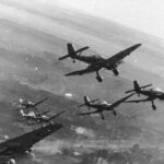Stuka bombardıman uçakları Stalingrad üzerinde dalış yapıyor