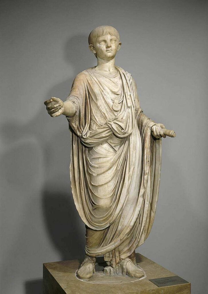 Genç Neron'un mermer heykeli