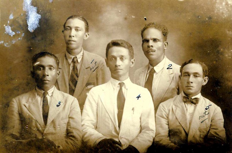 Kolombiya'daki 1928 grevinde yer alan beş işçi liderinin boş bir portresi
