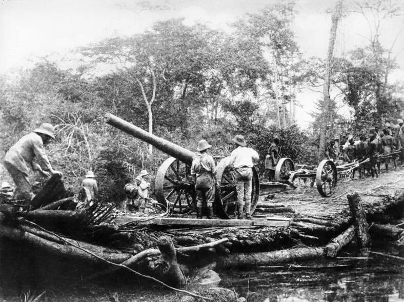 Königsberg topu ile Alman Schutztruppe