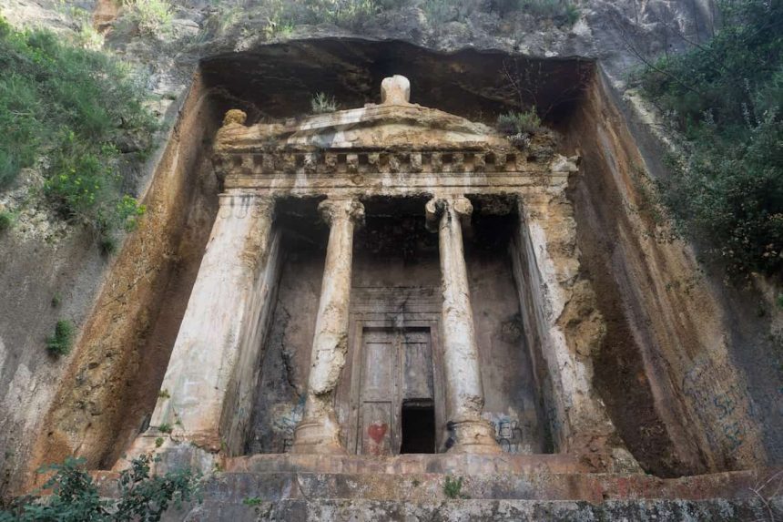 Fethiye Amintas Kaya Mezarı